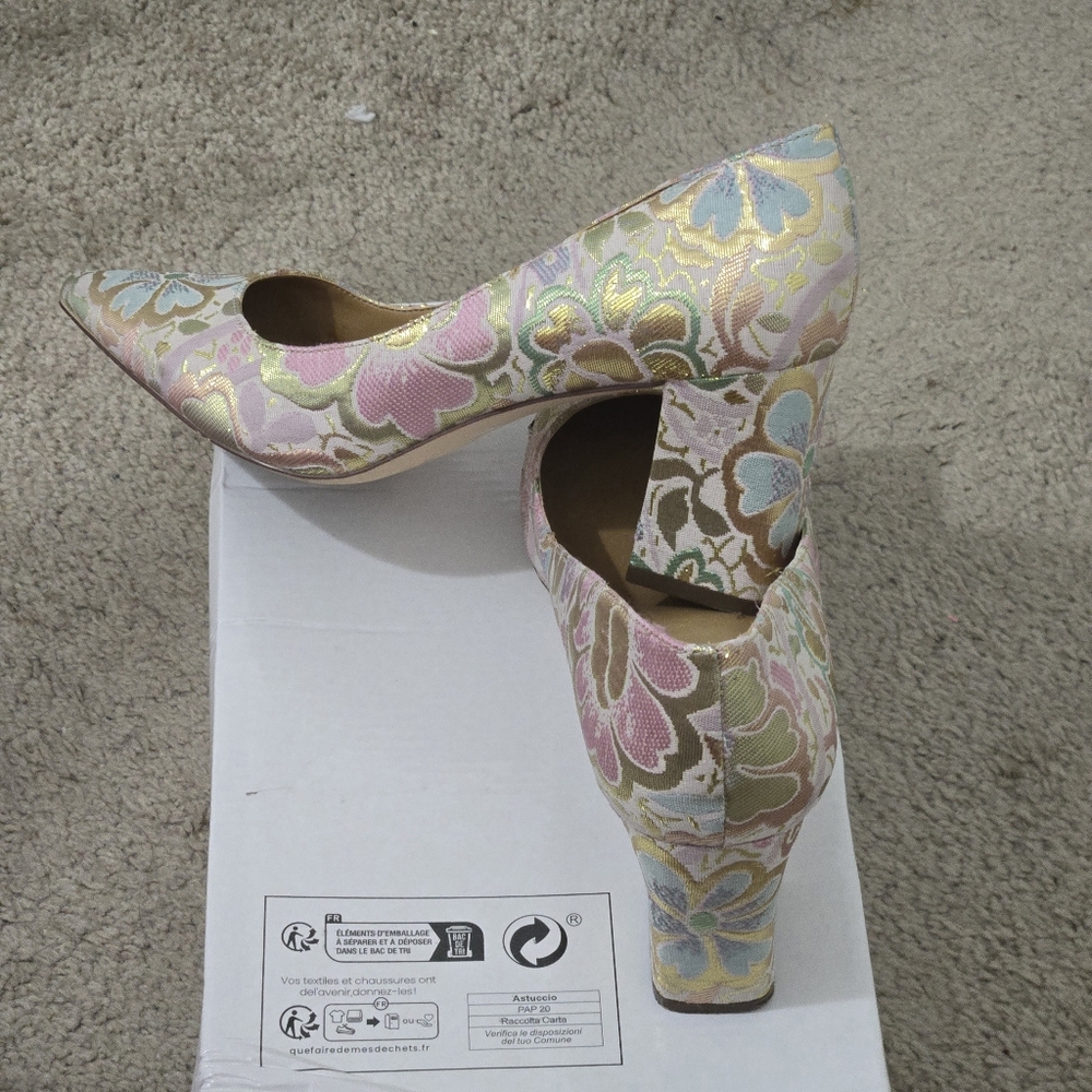 Women Heels - Picture 5 of 6
